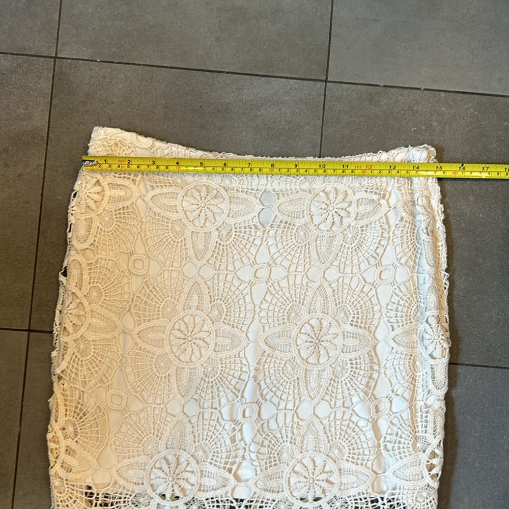AQUA Off White Crocheted Off White Mini Skirt - Picture 6 of 11